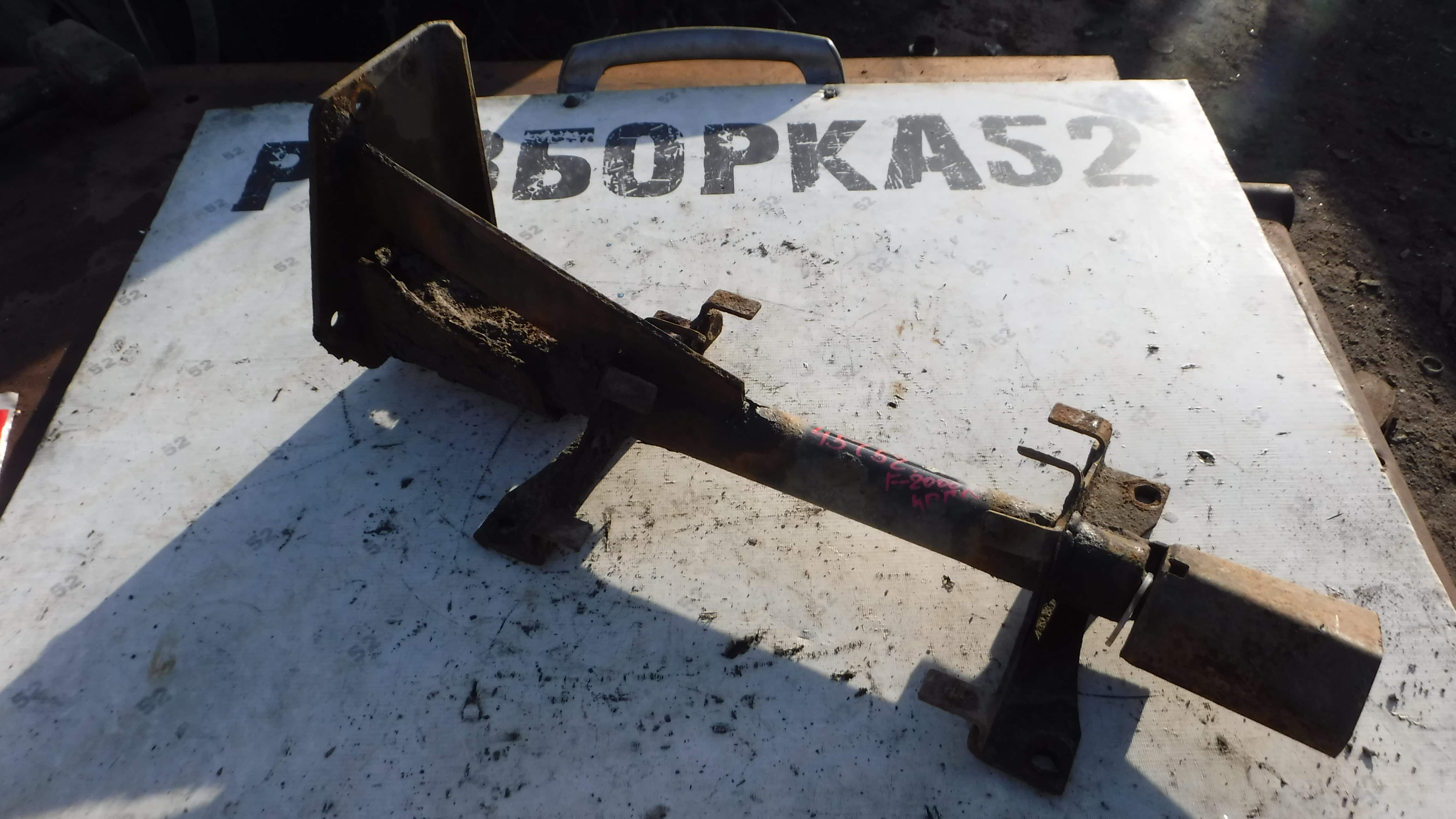 Кронштейн глушителя Кронштейн ресивера 81517105467 Ман Man F2000